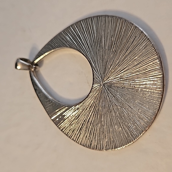 ABALONE Set in Silverstone Pendant - Picture 6 of 6